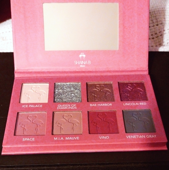 Miami Nights eyeshadow palette - Picture 3 of 4